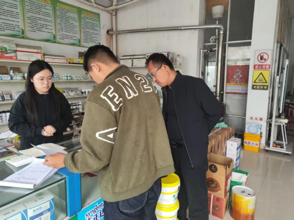 青州市何官镇开展诚信+农资安全宣传活动